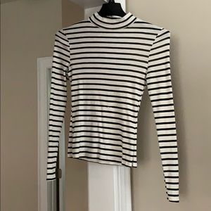 Turtle neck thin sweater